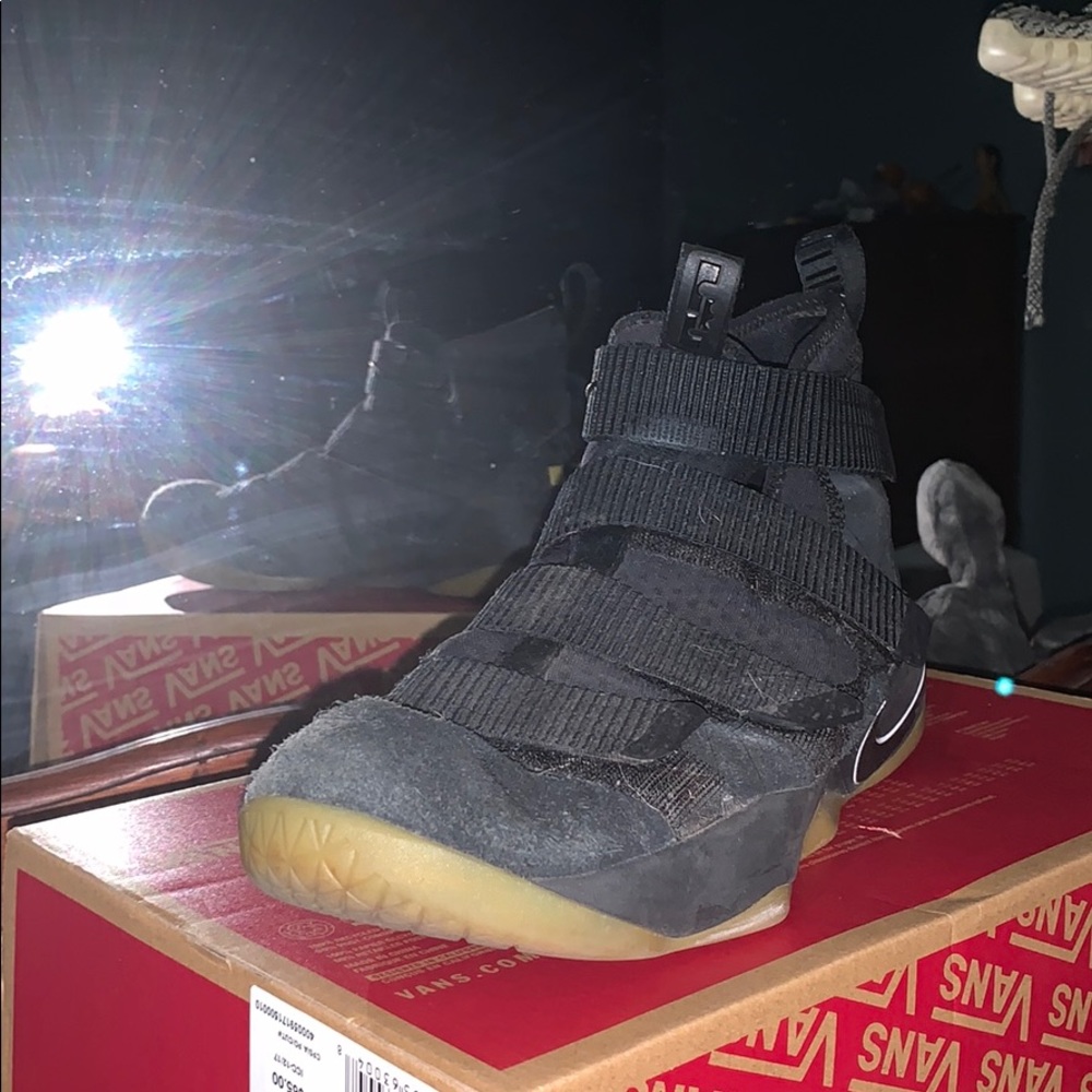 Lebron zoom